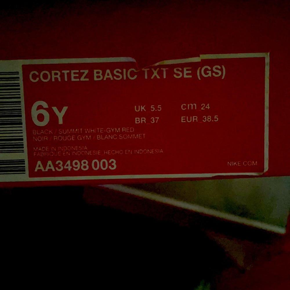 Size 6 women Cortez Nike